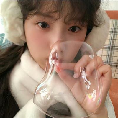 抽象画中的越南少女